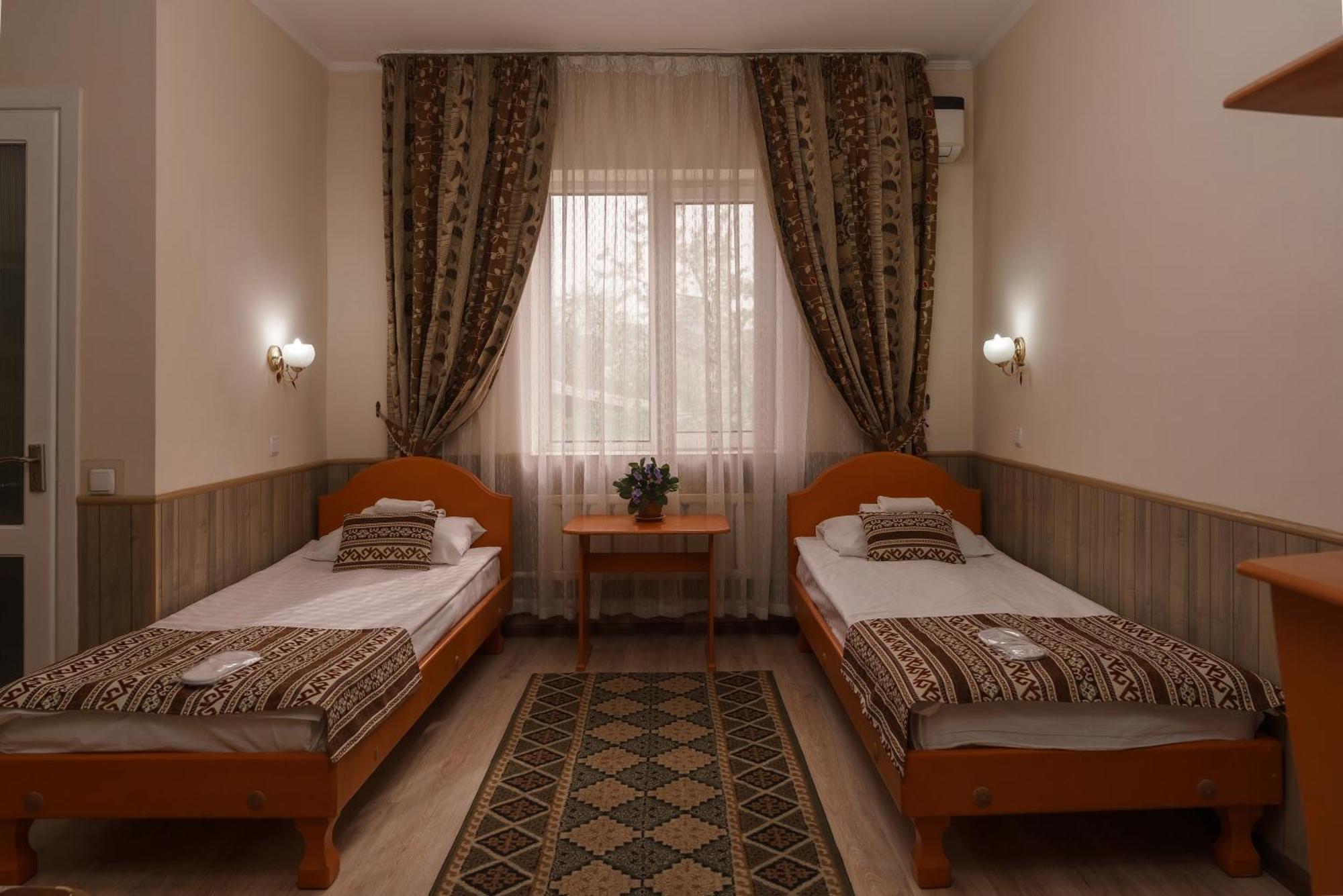 Alpinist Hotel Bishkek Luaran gambar