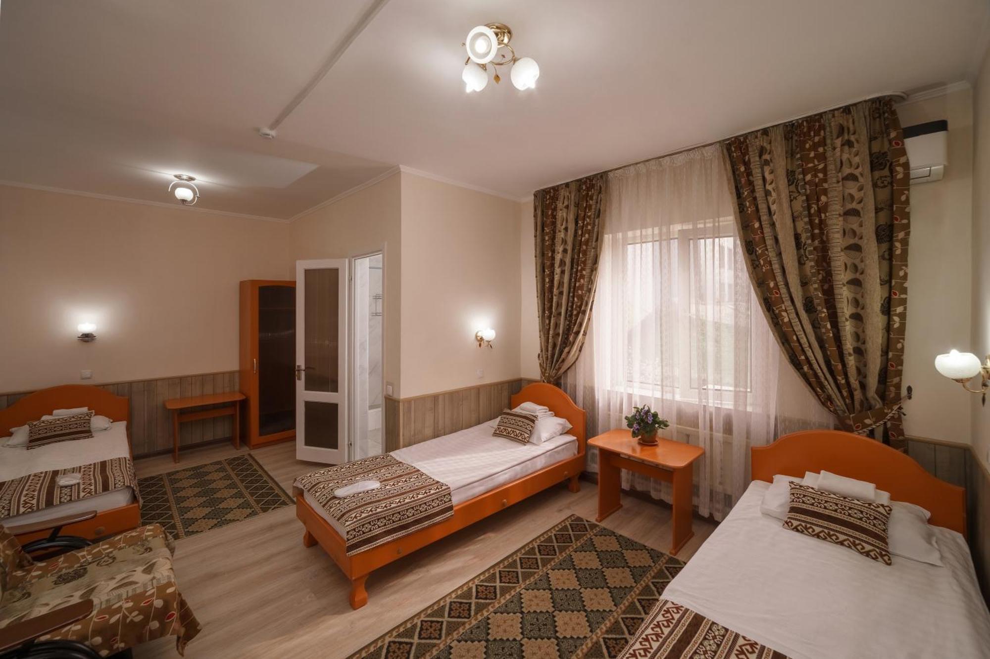 Alpinist Hotel Bishkek Luaran gambar