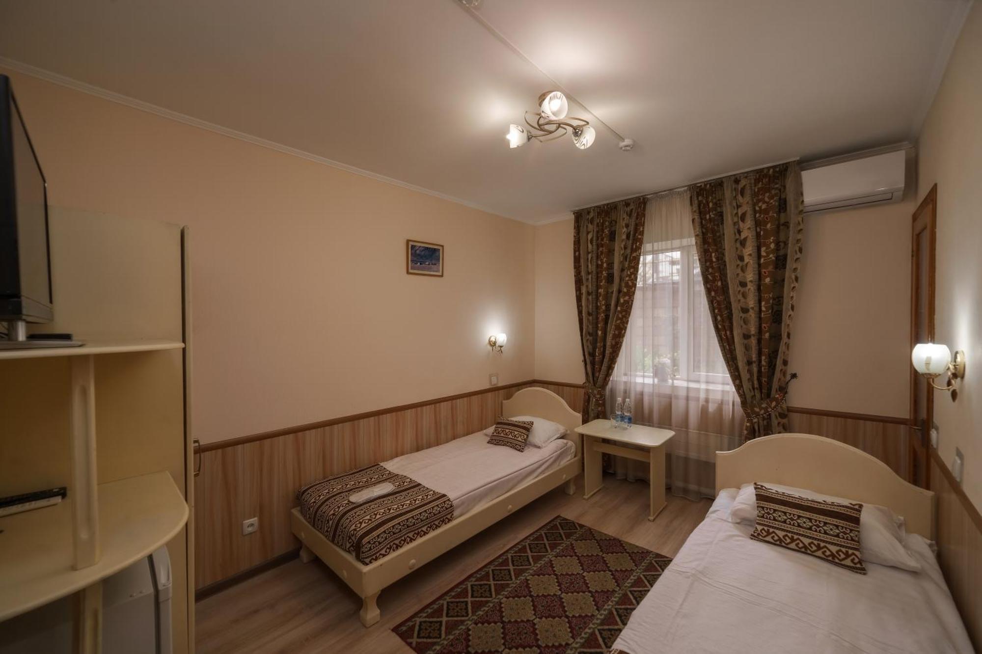 Alpinist Hotel Bishkek Luaran gambar