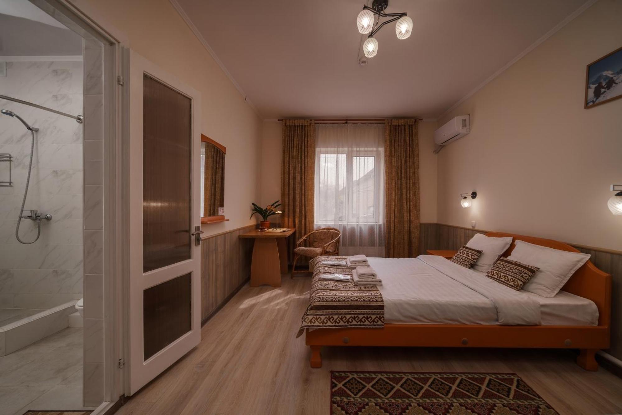 Alpinist Hotel Bishkek Luaran gambar