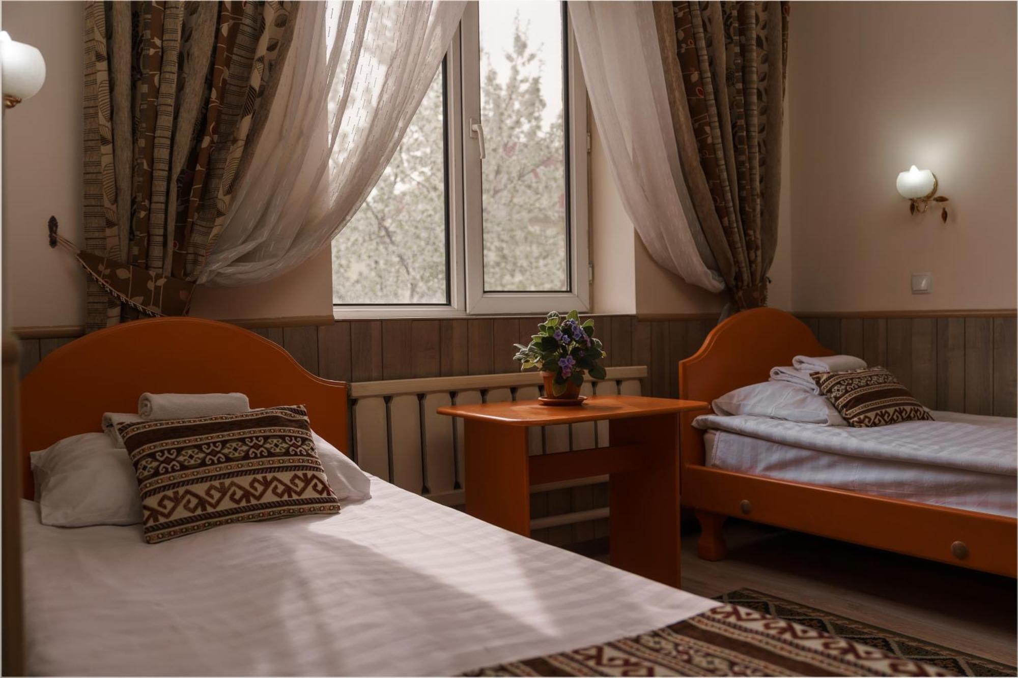 Alpinist Hotel Bishkek Luaran gambar